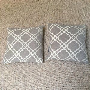 2 Grey throw pillows with inserts